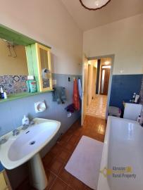Stunning, fully restored country retreat with 7 hectares of land with olive grove, woodland and breathtaking views Img35