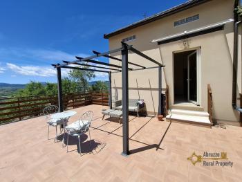 Stunning, fully restored country retreat with 7 hectares of land with olive grove, woodland and breathtaking views Img32