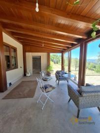 Stunning, fully restored country retreat with 7 hectares of land with olive grove, woodland and breathtaking views Img4