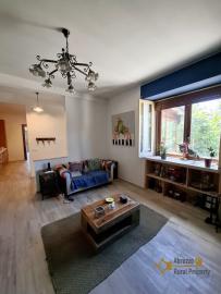 Stunning, fully restored country retreat with 7 hectares of land with olive grove, woodland and breathtaking views Img8