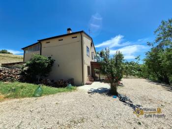 Stunning, fully restored country retreat with 7 hectares of land with olive grove, woodland and breathtaking views Img2