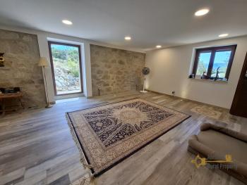 Stunning, fully restored country retreat with 7 hectares of land with olive grove, woodland and breathtaking views Img14