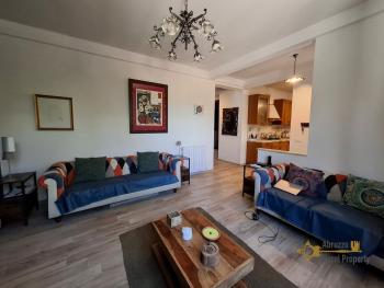 Stunning, fully restored country retreat with 7 hectares of land with olive grove, woodland and breathtaking views Img7