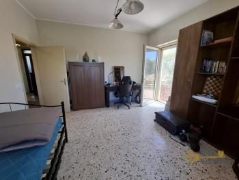 Stunning, fully restored country retreat with 7 hectares of land with olive grove, woodland and breathtaking views Img28