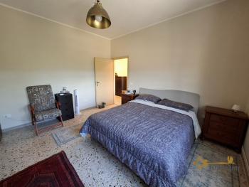 Stunning, fully restored country retreat with 7 hectares of land with olive grove, woodland and breathtaking views Img25