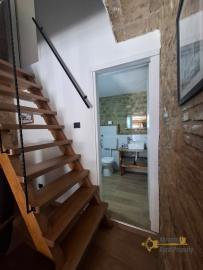 Charming recently restored stone house with two bedrooms, vaulted ceilings, exposed stone and bricks. Torrebruna. Img7