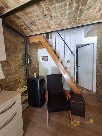 Charming recently restored stone house with two bedrooms, vaulted ceilings, exposed stone and bricks. Torrebruna. Img4
