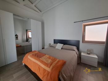 Charming recently restored stone house with two bedrooms, vaulted ceilings, exposed stone and bricks. Torrebruna. Img11
