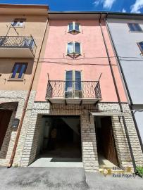 Move-in Ready Three-Bedroom Town House with Garage in the Heart of Castiglione Messer Marino