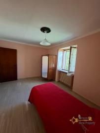 Move-in Ready Three-Bedroom Town House with Garage in the Heart of Castiglione Messer Marino Img29