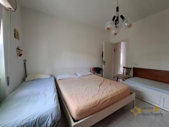 Beautiful, detached five- bedroom town house with two habitable units located in the green area in the Maiella park. Two large garages, terrace and balcony with panoramic view. Lettopalena. Img15