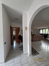 Beautiful, detached five- bedroom town house with two habitable units located in the green area in the Maiella park. Two large garages, terrace and balcony with panoramic view. Lettopalena. Img33