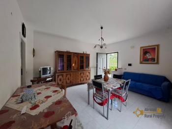 Beautiful, detached five- bedroom town house with two habitable units located in the green area in the Maiella park. Two large garages, terrace and balcony with panoramic view. Lettopalena. Img6