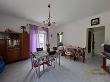 Beautiful, detached five- bedroom town house with two habitable units located in the green area in the Maiella park. Two large garages, terrace and balcony with panoramic view. Lettopalena. Img3