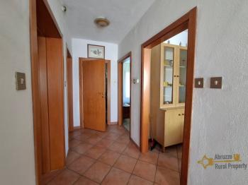 Beautiful, detached town house with 4 bedrooms, large cellar, garage and 655 sqm of land. Guardiabruna. Img8