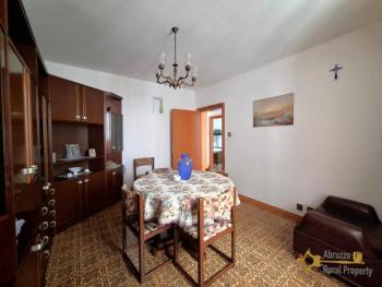 Beautiful, detached town house with 4 bedrooms, large cellar, garage and 655 sqm of land. Guardiabruna. Img10