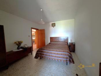 Beautiful, detached town house with 4 bedrooms, large cellar, garage and 655 sqm of land. Guardiabruna. Img12