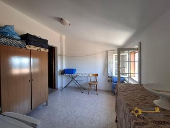 Beautiful, detached town house with 4 bedrooms, large cellar, garage and 655 sqm of land. Guardiabruna. Img21