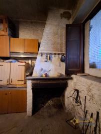Beautiful, detached town house with 4 bedrooms, large cellar, garage and 655 sqm of land. Guardiabruna. Img29