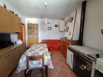Beautiful, detached town house with 4 bedrooms, large cellar, garage and 655 sqm of land. Guardiabruna. Img5