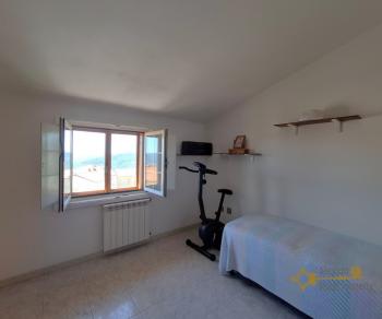 Beautiful, detached town house with 4 bedrooms, large cellar, garage and 655 sqm of land. Guardiabruna. Img19