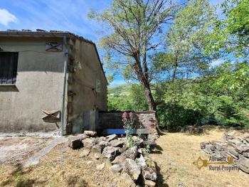 Traditional stone country house in a private woodland setting with 13,000 sqm of land. Castiglione Messer Marino Img21