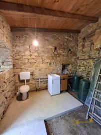 Traditional stone country house in a private woodland setting with 13,000 sqm of land. Castiglione Messer Marino Img18