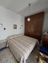 Two-bedroom stone house with vaulted ceilings, stone cellar and small vegetable garden. Castelbottaccio Img16