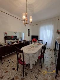 Two-bedroom stone house with vaulted ceilings, stone cellar and small vegetable garden. Castelbottaccio Img9