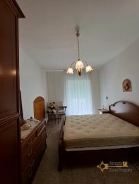 Two-bedroom stone house with vaulted ceilings, stone cellar and small vegetable garden. Castelbottaccio Img13