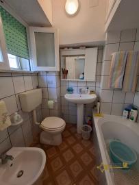 Two-bedroom stone house with vaulted ceilings, stone cellar and small vegetable garden. Castelbottaccio Img21