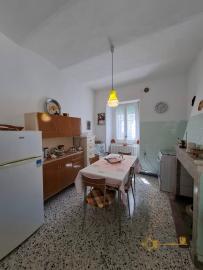 Two-bedroom stone house with vaulted ceilings, stone cellar and small vegetable garden. Castelbottaccio Img5