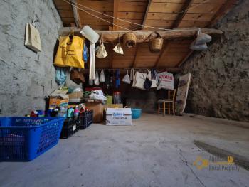 Two-bedroom stone house with vaulted ceilings, stone cellar and small vegetable garden. Castelbottaccio Img23