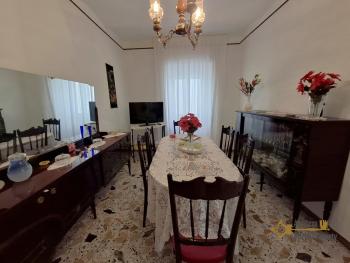 Two-bedroom stone house with vaulted ceilings, stone cellar and small vegetable garden. Castelbottaccio Img10