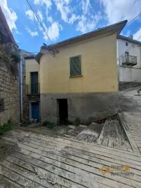 Two-bedroom town house in perfect conditions with two cellars. Celenza Sul Trigno Img25
