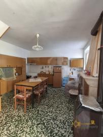 Two-bedroom town house in perfect conditions with two cellars. Celenza Sul Trigno Img3