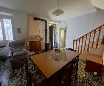 Two-bedroom town house in perfect conditions with two cellars. Celenza Sul Trigno Img4
