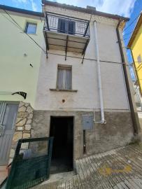 Two-bedroom town house in perfect conditions with two cellars. Celenza Sul Trigno Img22