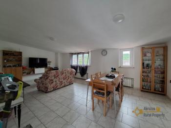 Beautiful, detached five- bedroom town house with two habitable units, two large garages and two terraces with panoramic view. Lettopalena Img25