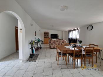 Beautiful, detached five- bedroom town house with two habitable units, two large garages and two terraces with panoramic view. Lettopalena Img30