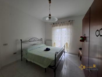 Beautiful, detached five- bedroom town house with two habitable units, two large garages and two terraces with panoramic view. Lettopalena Img11