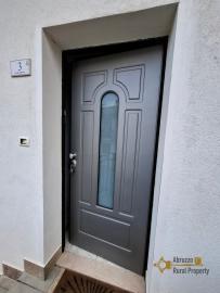 Beautiful, detached five- bedroom town house with two habitable units, two large garages and two terraces with panoramic view. Lettopalena Img22