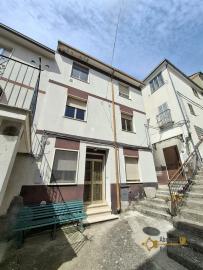 Four-bedroom town house with panoramic balcony and terrace overlooking the Bomba Lake and the Maiella Mountains. Colledimezzo Img44
