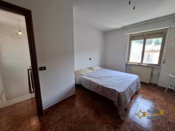Four-bedroom town house with panoramic balcony and terrace overlooking the Bomba Lake and the Maiella Mountains. Colledimezzo Img38