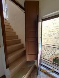 Two-bedroom traditional stone house in habitable conditions with panoramic balcony, vaulted ceilings and stone cellar. Palmoli Img25
