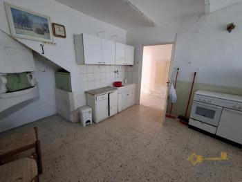 Two-bedroom traditional stone house in habitable conditions with panoramic balcony, vaulted ceilings and stone cellar. Palmoli Img8