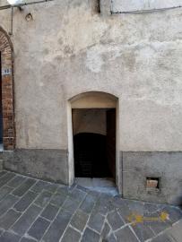 Two-bedroom traditional stone house in habitable conditions with panoramic balcony, vaulted ceilings and stone cellar. Palmoli Img30