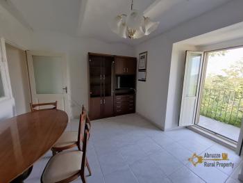 Two-bedroom traditional stone house in habitable conditions with panoramic balcony, vaulted ceilings and stone cellar. Palmoli Img12