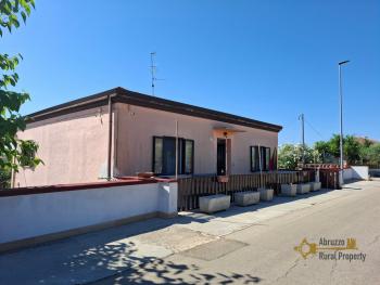 Beautiful four-bedroom detached house in perfect condition, set within private land planted with fruit trees. Located in the peaceful countryside of Ortona. Img45