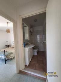 Traditional town house with three bedrooms, two terraces with panoramic view, and an independent unit. Carunchio. Img20